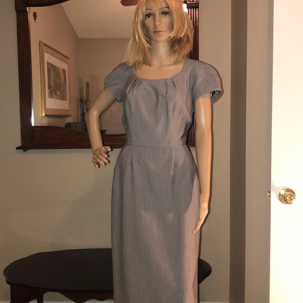 Ladies Sandra Darren gray lined sheath.
